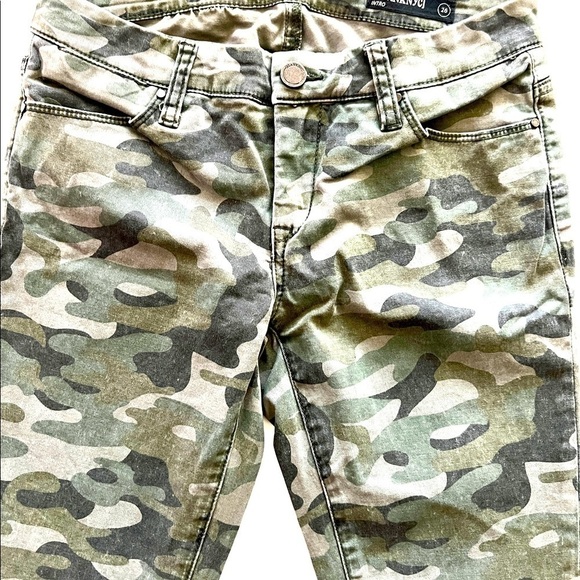Blank NYC Denim - Blank NYC Intro Camouflage Raw Hem Skinny Leg Pants! Sz 26 🛍️💕
